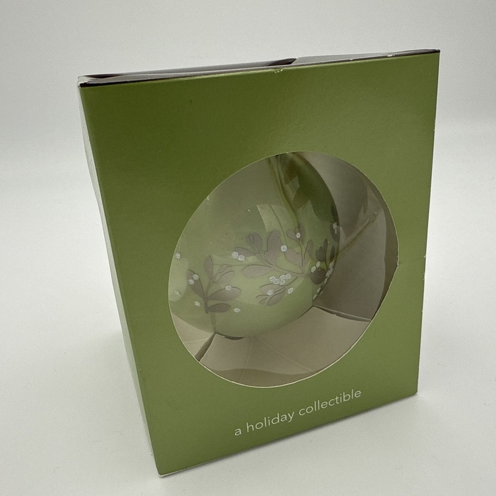 Martha Stewart 2002 Christmas Favorites Ornament Green/Silver Floral VTG NIB - Picture 2 of 7
